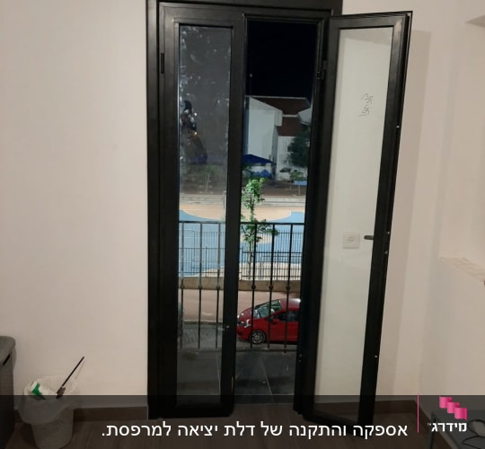 דלת אלומיניום